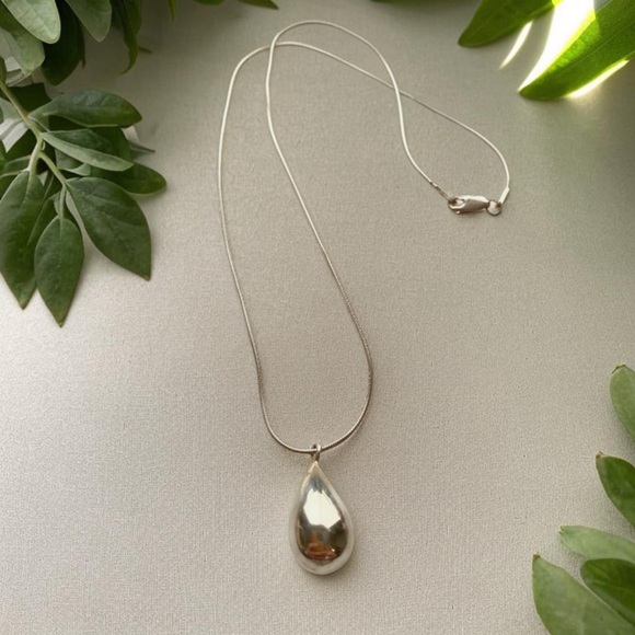 Silpada Jewelry - Silpada Sterling Silver Teardrop Pendant Necklace 17” inches N1470